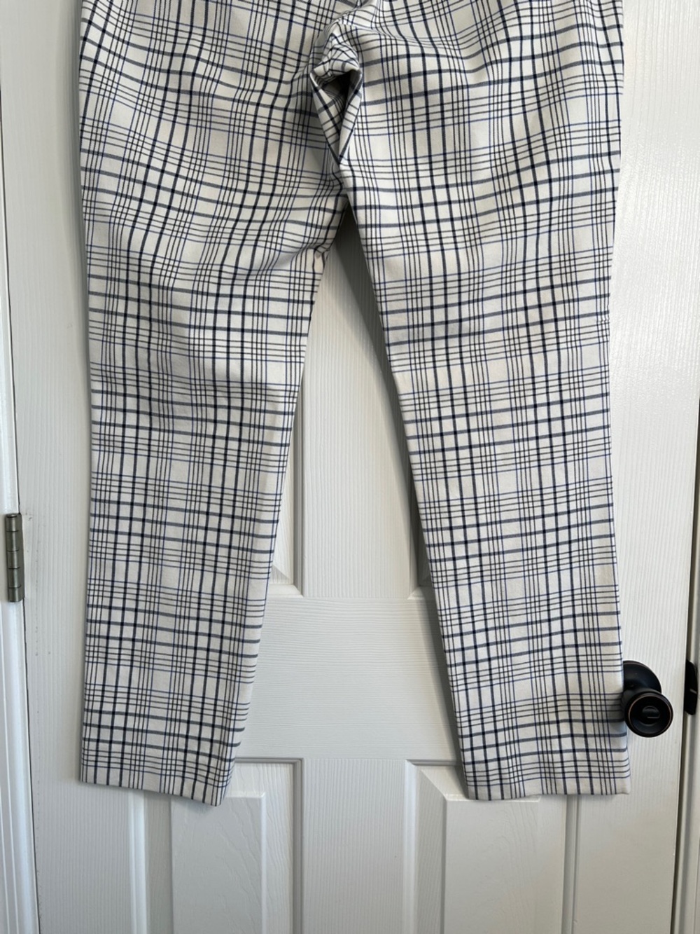 Banana Republic Sloan white black blue plaid ankle pants size 12L - Picture 6 of 10